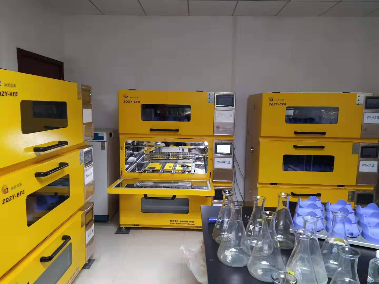 Lab incubator